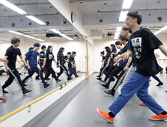 ダンスもしっかり学べる