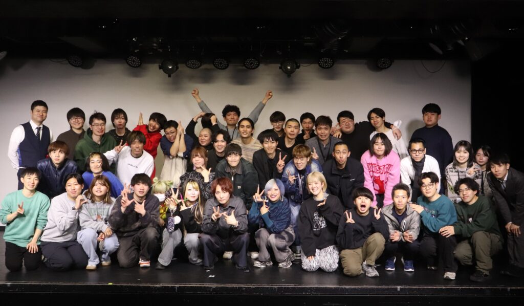 お笑いトリオ・ぱーてぃーちゃんによるOB/OG特別授業を開催!